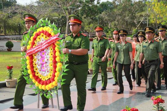 Đoàn Trường Đại học Cảnh sát nhân dân tổ chức hoạt động về nguồn tại Côn đảo