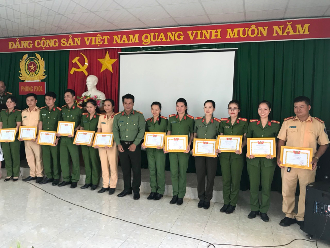 Bế giảng 2 khóa đào tạo liên thông Đại học CSND hệ VLVH