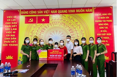 Hội phụ nữ Trường Đại học CSND nhận đỡ đầu một bé mồ côi do đại dịch Covid - 19