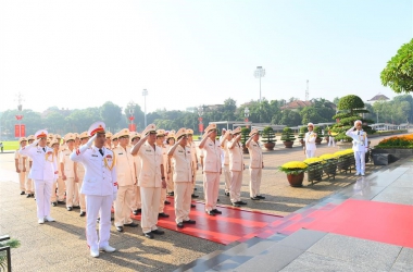 Đoàn đại biểu Đảng ủy Công an Trung ương, Bộ Công an vào Lăng viếng Chủ tịch Hồ Chí Minh