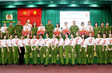 Rung chuông vàng cùng Hội viên nữ Đại học CSND