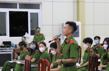 Ban Chấp hành Đoàn thanh niên đối thoại với đoàn viên