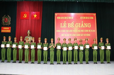 Bế giảng Khoá LT3T - K02