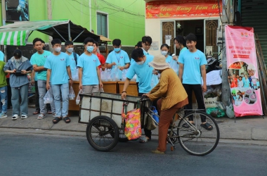 Bát cháo yêu thương - Ấm lòng quân dân